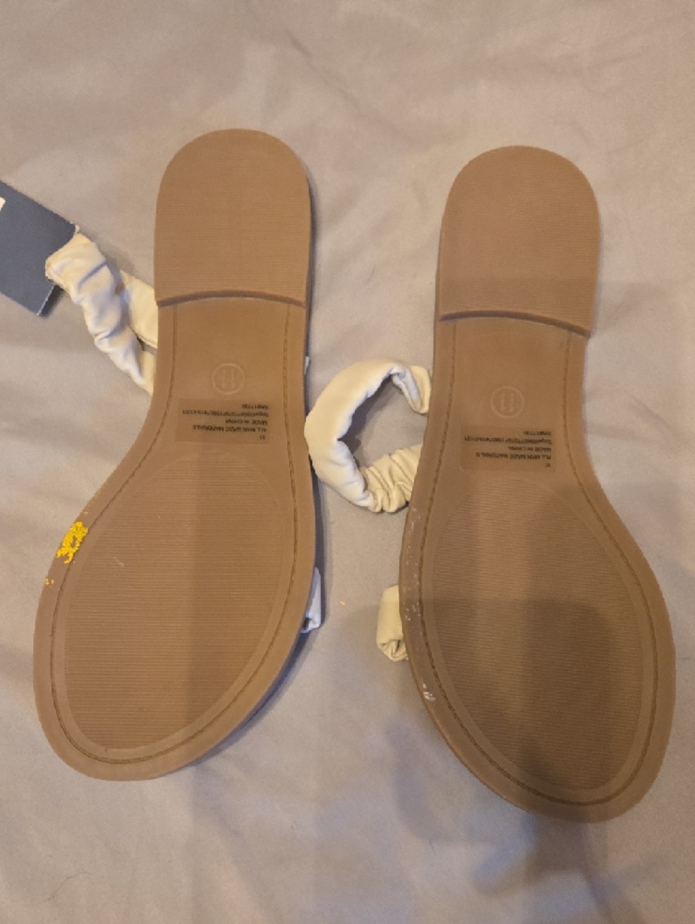 Universal Thread Cream Ruched Double-Strap Slide Sandals - Picture 3 of 4